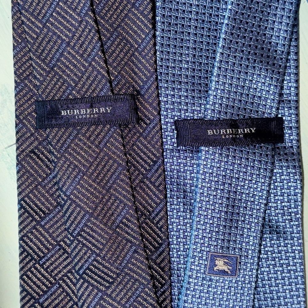 Burberry Men's Classic Navy and Blue Ties